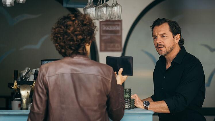 Als Hauptkommissar Sebastian Bootz steht Felix Klare im Stuttgarter "Tatort" f&uuml;r gew&ouml;hnlich auf der Seite des Gesetzes. Im "Koratien-Krimi" spielt er nun einen eher zwielichtigen millionenschweren Playboy.