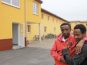 130 Plätze hat die frisch renovierte Gemeinschaftsunterkunft in Höchstadt, in der diese beiden jungen Flüchtlinge leben.  Foto: Andreas Dorsch
