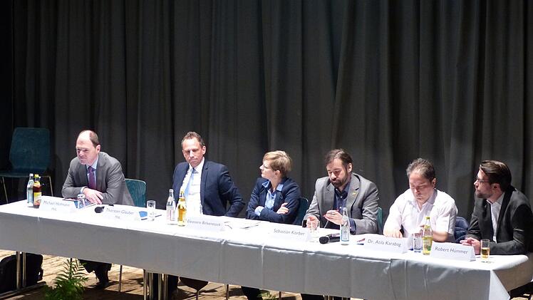 Michael Hofmann, Thorsten Glauber, Eleonore Birkenstock, Sebastian Körber, Atila Karabag und Robert Hümmer vom VdK (von links ) bei der Podiumsdiskussion