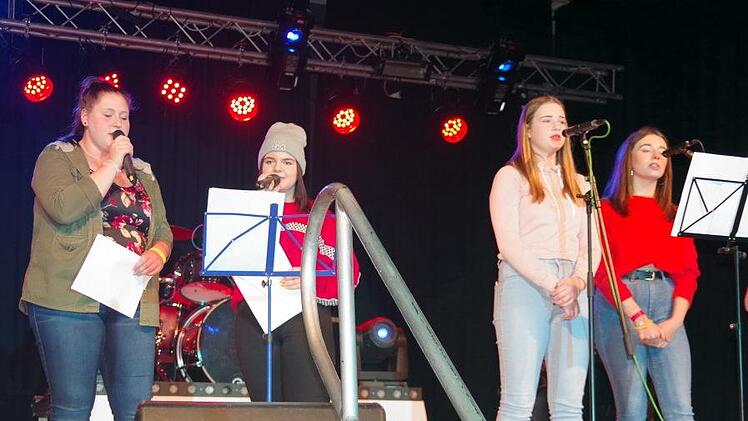 Die S&auml;ngerinnen der Schulband "No names" der Kronacher MittelschuleHeike Sch&uuml;lein