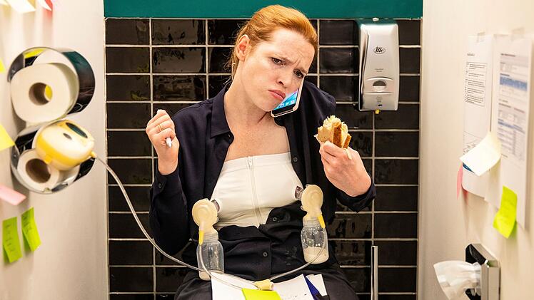 Essen, pumpen, telefonieren: Die Frau von heute muss Multitasking-fähig sein, suggeriert der Film "Wunderschön" von und mit Karoline Herfurth.