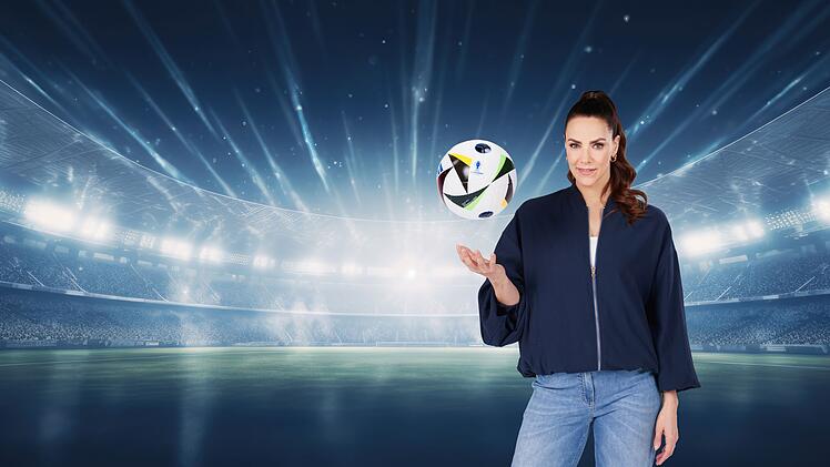 Esther Sedlaczek (39) war für wenige Wochen nicht in der ARD-"Sportschau" zu sehen. Der Grund war die Geburt ihres dritten Kindes.