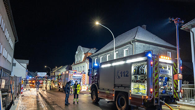 N&auml;chtlicher Brand in Michelau: 11 Menschen evakuiert, darunter 3 Kinder