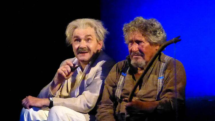 Einstein (Matthias Freihof) und sein Vagabund (Volker Brandt) in Eric-Emmanuel Schmitts Drama "Einsteins Verrat".  Foto: Gerhild Ahnert