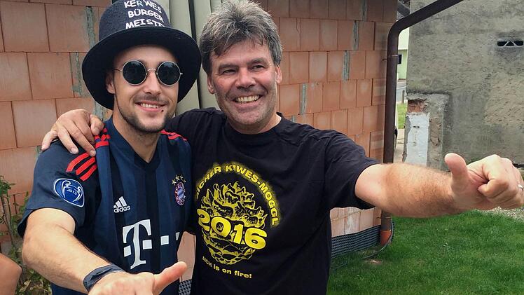 Der "Kerwas-Bürgermaster" Sascha Pflaum (links) mit dem richtigen Bürgermeister Thomas Sechser.