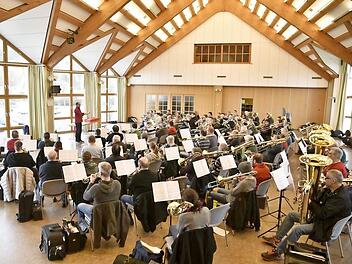 In der Königsberger Stadthalle probten die Musiker aus den Posaunenchören im evangelischen Dekanat Rügheim.  Foto: Gerold Snater
