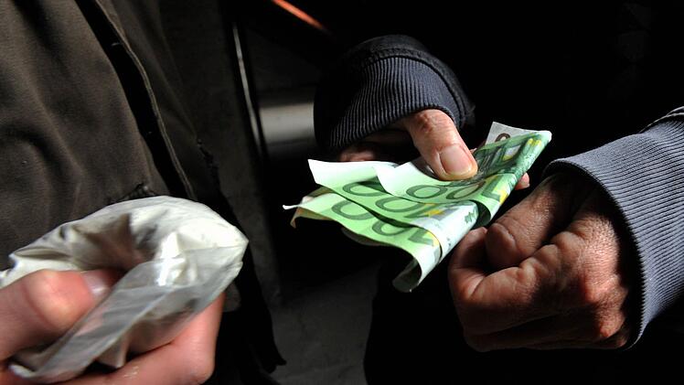 Der Polizei und Staatsanwaltschaft ist ein Schlag gegen die Drogenszene in Unterfranken gelungen. Umfangreiches Rauschgift wurde sichergestellt. Symbolfoto: Frank Leonhardt/dpa