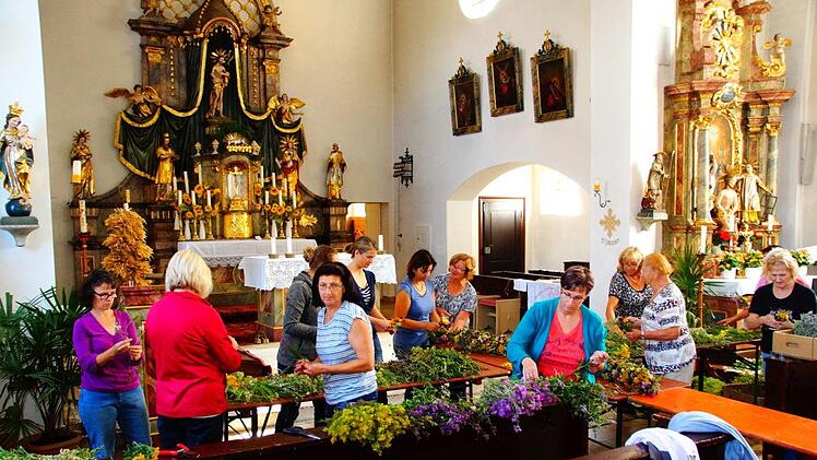 ie Frauen bei der Arbeit am Wurzb&uuml;schelJoseph Beck