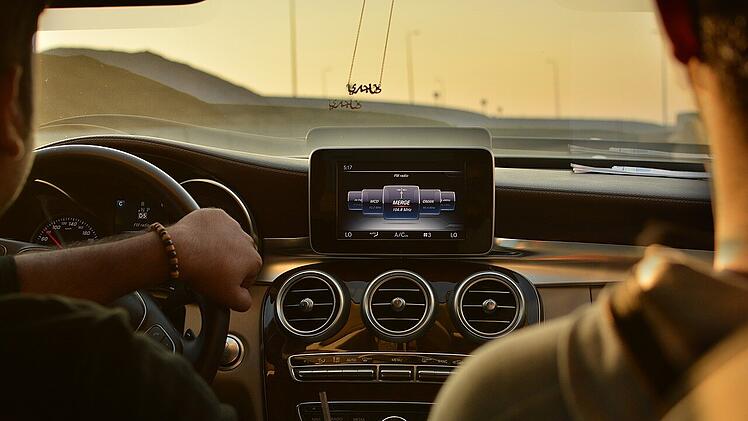 Mitfahrzentralen sind für viele ein praktisches Angebot; doch nicht immer sind die Apps nutzerfreundlich.