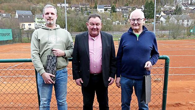Helmut Küfner (rechts) und Michael Opel (links) wurden von Vorsitzendem Klaus Küfner geehrt.