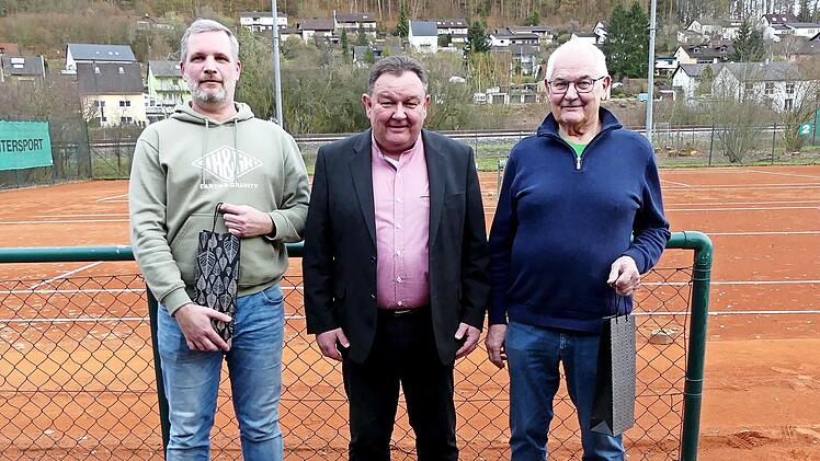Helmut Küfner (rechts) und Michael Opel (links) wurden von Vorsitzendem Klaus Küfner geehrt.