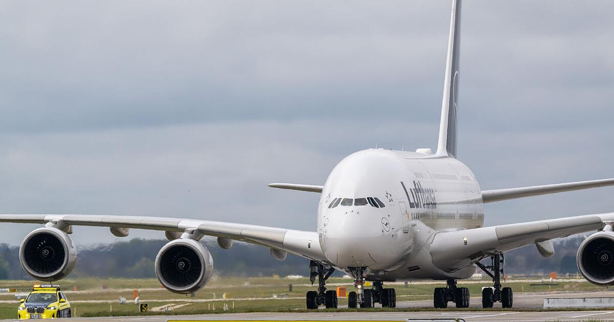 Munich Airport: Plane misses runway - | shortly after near-accident