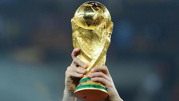 FIFA hat heute in Z&uuml;rich die Mammut-WM beschlossen: Beim Turnier 2026 treten 48 statt 32 Mannschaften an. Das neue Turnier-System ist umstritten. Ein Pro und Contra aus der inFranken.de-Redaktion. Foto: Marcus Brandt/dpa