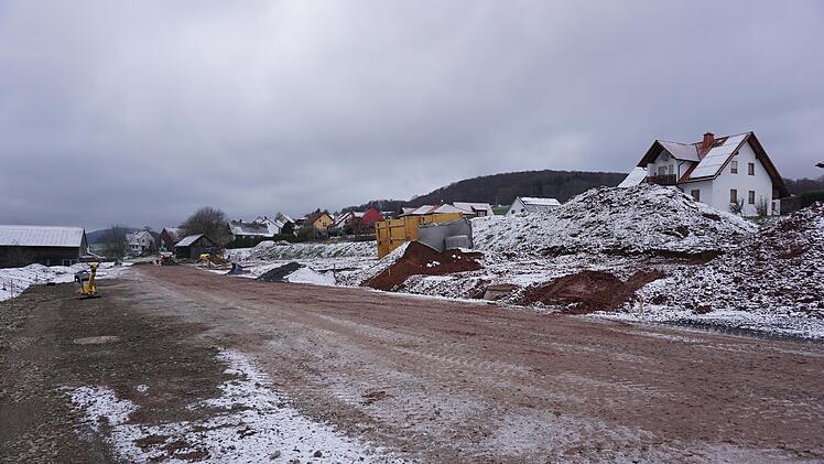 Die Gemeinde Oberleichtersbach weist in Mitgenfeld ein neues Baugebiet aus. Gleichzeitig sollen aber auch vorhandene ungenutzte Bauplätze in Privathand möglichst aktiviert werden. Eine entsprechende Umfrage fiel jedoch nahezu ergebnislos aus. Foto: Marion Eckert