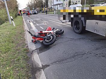 Fürth: Schwerer Unfall mit Motorradfahrer