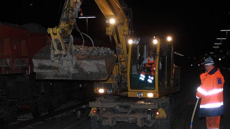 Der Schichtbetrieb macht es möglcih: Die Arbeiter sind auch mitten in der Nacht aktiv.