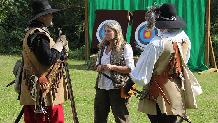 Landsknechte im Schlosspark auf "Kontrollgang."