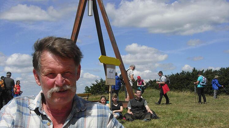 Bernhard Hohmann aus Fulda kommt immer wieder gerne zum Wandertag auf dem Wildfleckener Truppenübungsplatz in die Rhön. Foto: Joachim Rübel