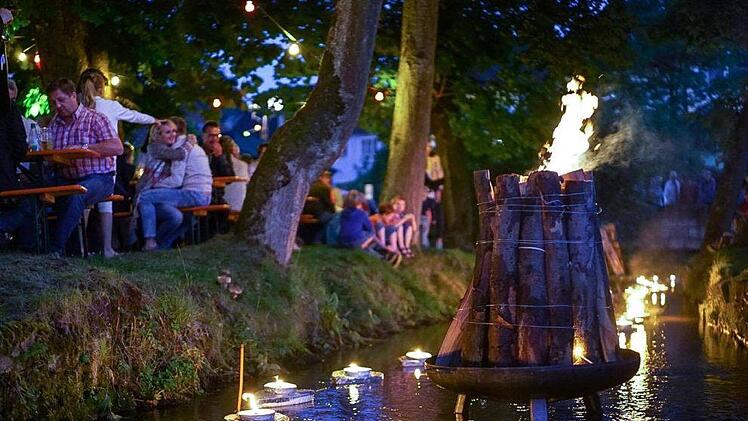 Jedes Jahr richtet der Tätsch'r-Verein Bad Brückenau das Fest "Sinn in Flammen" im Siebener Park aus. Foto: Steffen Hildenbrand
