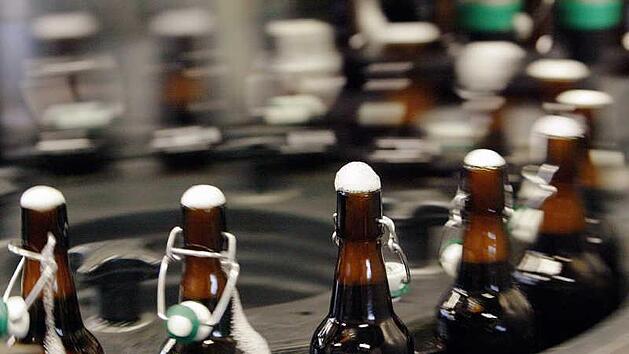 Brauerei Wolfsh&ouml;her ruft Bier und Wasser zur&uuml;ck. Symbolbild: Bernd Thissen dpa/lnw