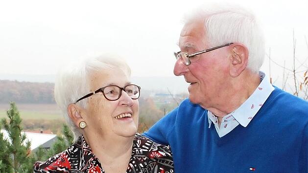60 Jahre verheiratet: das Jubelpaar Helmut und Gisela D&uuml;rbeck in W&uuml;lflingen  Foto: Christiane Reuther