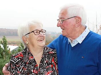 60 Jahre verheiratet: das Jubelpaar Helmut und Gisela D&uuml;rbeck in W&uuml;lflingen  Foto: Christiane Reuther