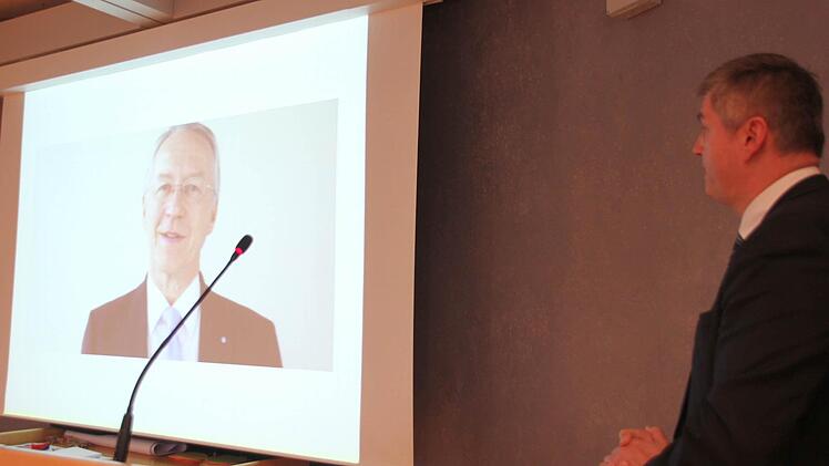 Thomas Luger startet die Videobotschaft von Werner Schnappauf.  Foto: Friedwald Schedel