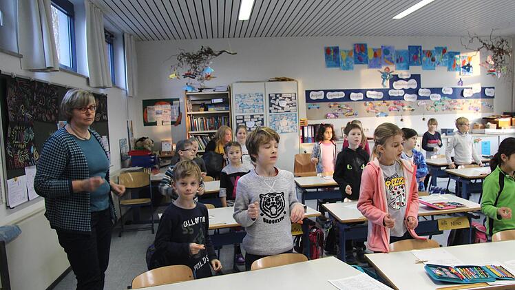 In Weisendorf mit dabei ist auch Pflegekraft Doris Wirth von der Wilhelm-Pfeffer-Schule, auch Karola Anders (ganz hinten) nahm am Unterricht teil. Foto: Richard Sänger