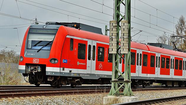 Mann stoppt S-Bahn bei M&uuml;nchen