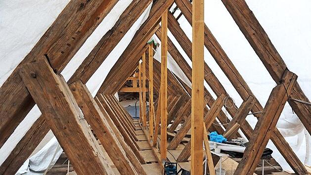 Blick in den Dachstuhl von St. Gangolf während der Sanierungsarbeiten Foto: Bernd Marr