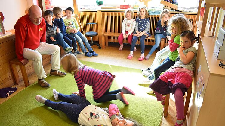 Erste-Hilfe-Unterrichtung im KindergartenPetra Malbrich