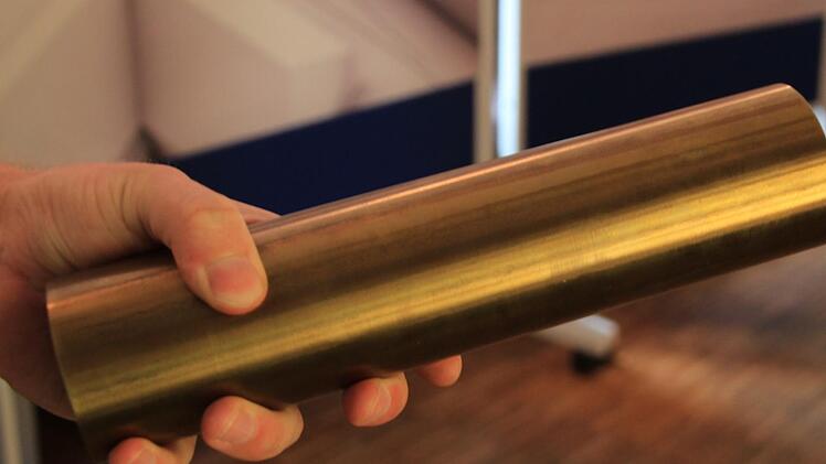 Der erhitzte Stahl wird goldbraun schimmern. Jutta Rudel