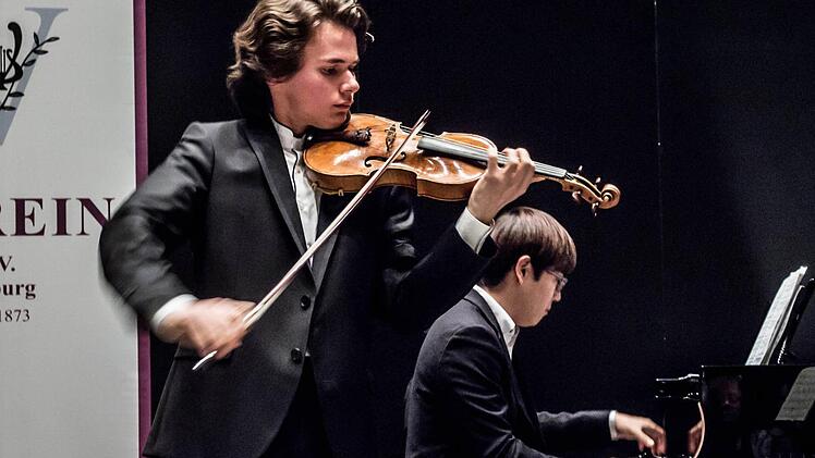Der Geiger Elin Kolev und der Pianist Uram Kim gastierten beim Coburger "Verein".Foto: Jochen Berger