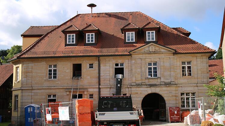 In das alte Rathaus zieht nach der Sanierung die Sparkasse ein.