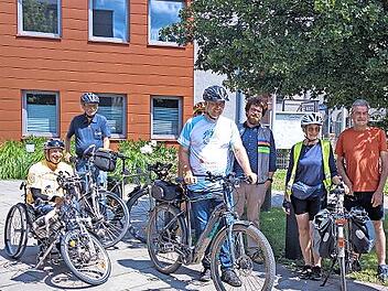 Die politische Radtour wurde vom Radwegebeauftragten des Landkreises, Hans Eberlein, gef&uuml;hrt.
