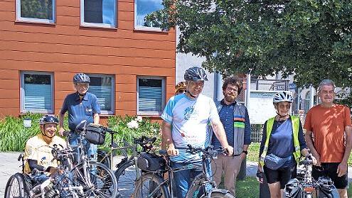 Die politische Radtour wurde vom Radwegebeauftragten des Landkreises, Hans Eberlein, gef&uuml;hrt.