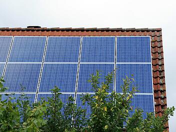 Solarstrom - Solar-Anlage auf einem Dach