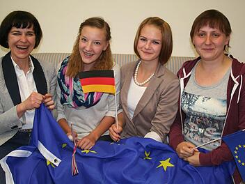 Sie finden Europa toll (von links): Susanne Carl, Solwaig Trotzkowski, Alicia Hügle und Jugendreferentin Saskia Thomas.  Foto: Nadine Deusing