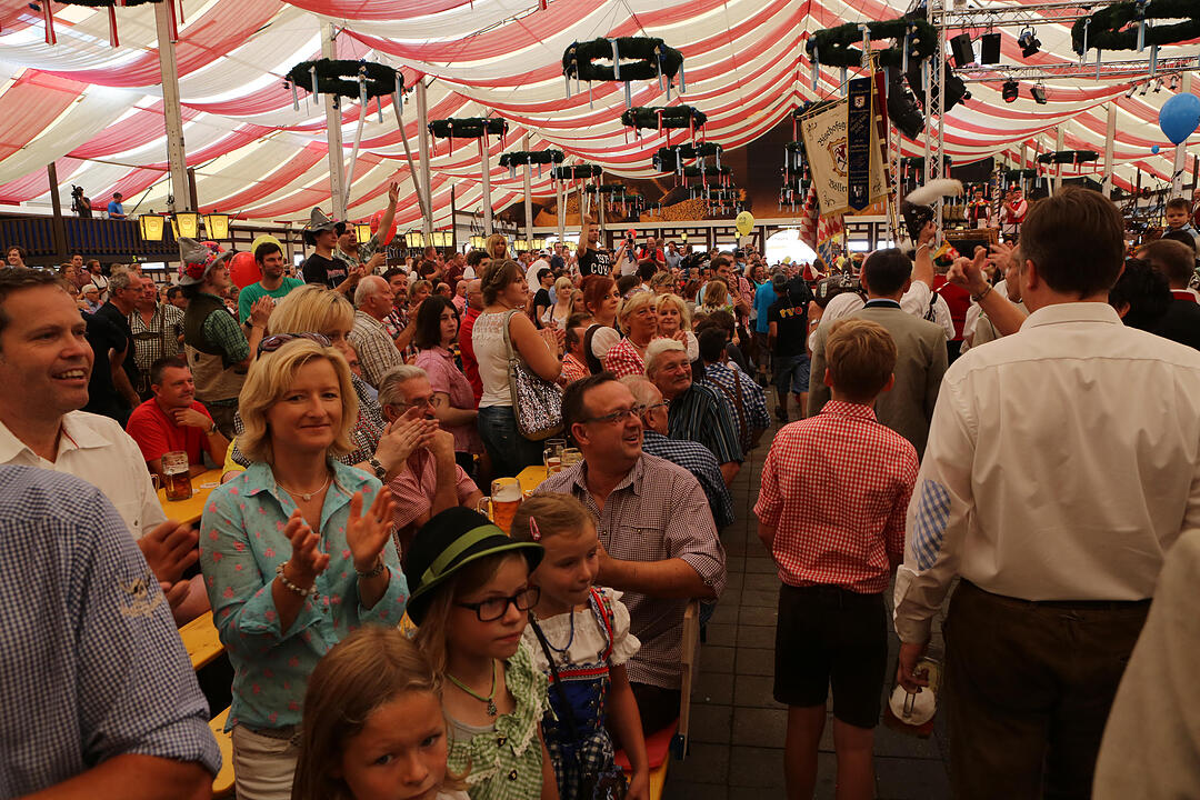 Eröffnung der Kulmbacher Bierwoche mit Büttnertanz und Bieranstich; Foto: Barbara Herbst