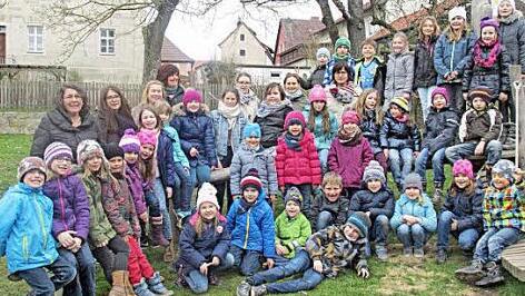 Die jungen Teilnehmer des Bibeltages mit den Betreuerinnen  Foto: privat