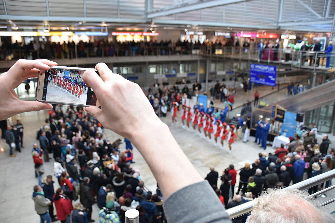 Fasching: Traditioneller Prinzenflug am Nürnberger Flughafen