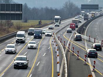 Die Arbeiten auf der A 9 an der Lanzendorfer Talbrücke werden aller Voraussicht nach bis zum 13. Oktober 2019 andauern.  Werner Reißaus