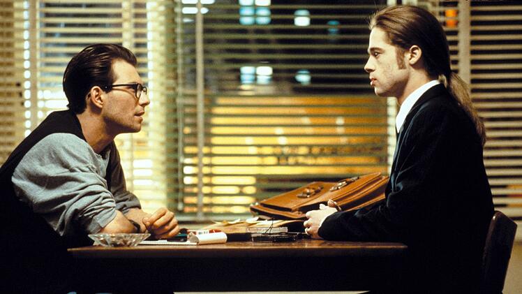 Nach 200 Jahren Vampir-Dasein erz&auml;hlt Louis (Brad Pitt, rechts) dem Journalisten Malloy (Christian Slater) seine Geschichte.