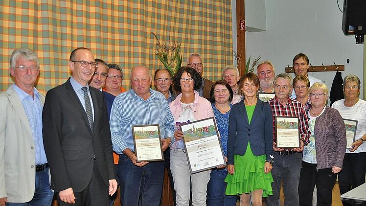 Die Preisträger des Wettbewerbs "Unser Dorf soll schöner werden - unser Dorf hat Zukunft" auf Kreisebene. Foto: Ingrid Kohles