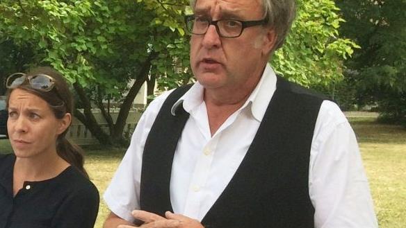 Ullrich Pfuhlmann, Anette Vogel und Reiner Wessels erläutern die Baumaßnahme in der unteren Ketschengasse.Cjhristiane lehmann