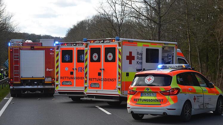 Auf der Staatsstra&szlig;e 2291 im Landkreis Bad Kissingen kam es am Sonntag zu einem t&ouml;dlichen Verkehrsunfall. Foto:  Peter Rauch