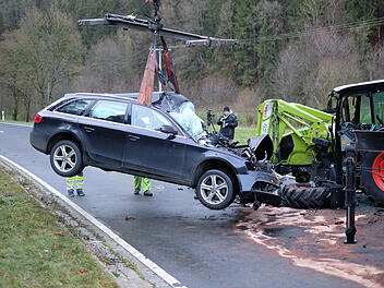Tödlicher Unfall zwischen Traktor und Auto Tödlicher Unfall zwischen Traktor und Auto