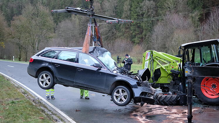 Tödlicher Unfall zwischen Traktor und Auto