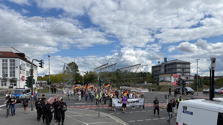 Gro&szlig;demonstrationen in Bamberg: Rechter Aufzug trifft auf Gegenprotest