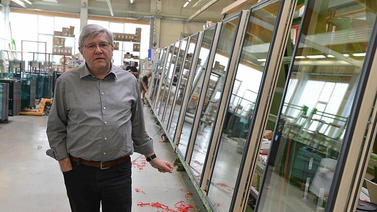 "Das Leben macht einfach mehr Spaß in Wohnungen, die eine gute Luftqualität haben", sagt Joseph Rauh und führt durch seine Firma in Sassendorf. Fotos:Ronald Rinklef